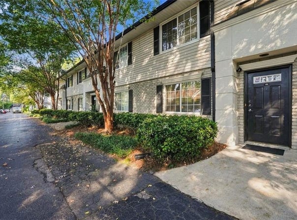 6940 Roswell Road NE, Sandy Springs, GA 30328