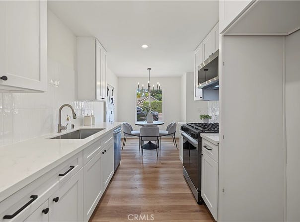 700 W La Veta Avenue, Orange, CA 92868