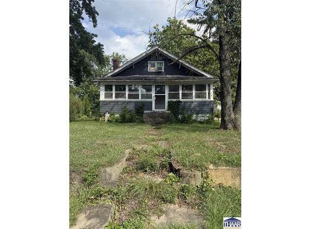 1091 S First, Dugger, IN 47848