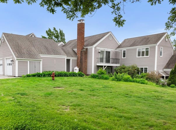 49 Hilltop Place, New London, NH 03257