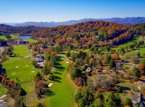 696 Sky Valley Way, Dillard, GA 30537