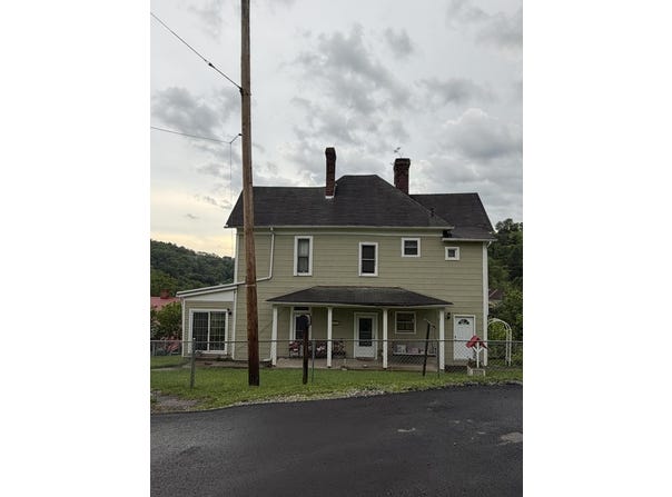 24 Hillcrest Avenue, Cameron, WV 26033