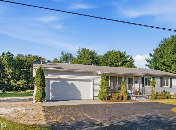 6215 Deckerville Road, Deckerville, MI 48427