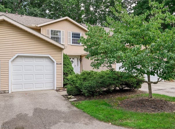 3965 Lake Run Boulevard, Stow, OH 44224