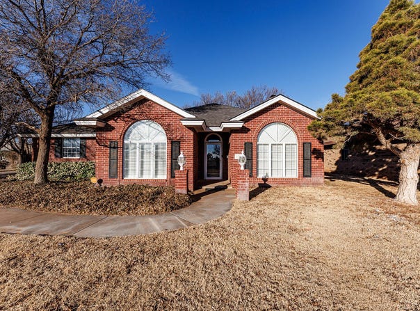 206 Collins Avenue, Sundown, TX 79372