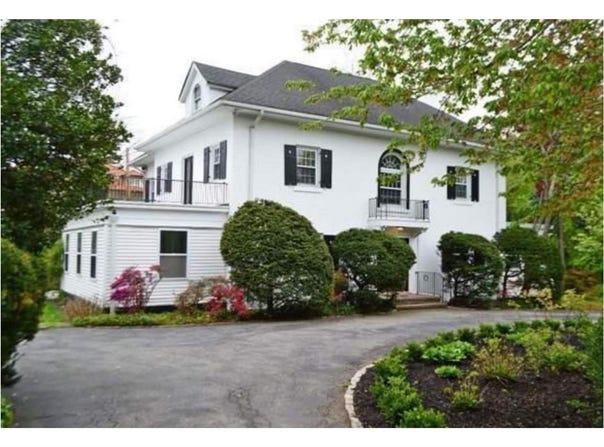 2 Arleigh Road, Great Neck, NY 11021