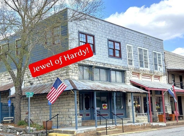 200 E Main Street, Hardy, AR 72542