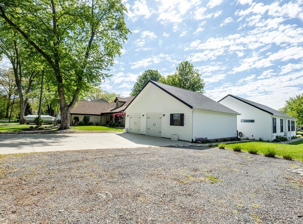 6876 Shore Drive, Coloma, MI 49038