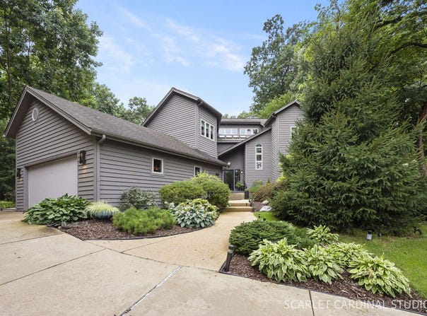915 Knollwood Lane, West Chicago, IL 60185