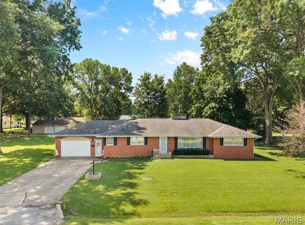 606 E 2nd S Street, Mount Olive, IL 62069