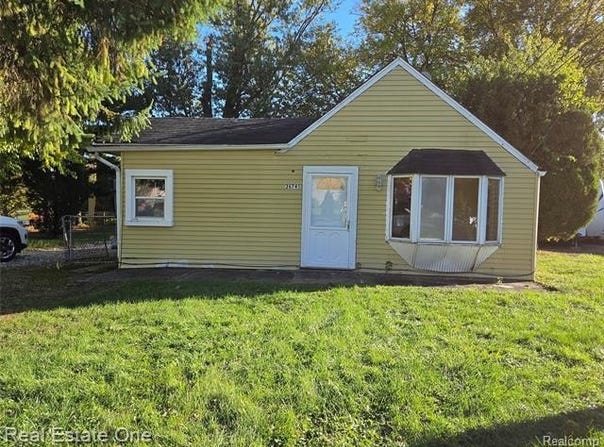 26745 Minock Circle, Redford Twp, MI 48239