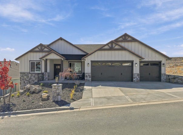 74 E Center Ln, Spokane, WA 99208