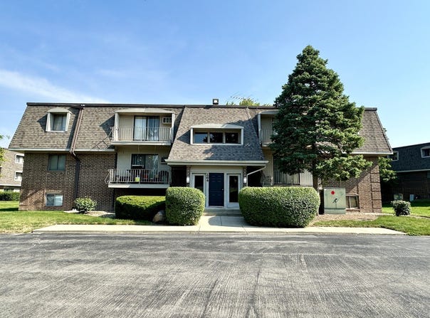 264 E Bailey Road, Naperville, IL 60565