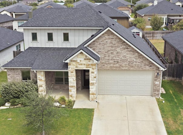 521 Seabiscuit Dr, Jarrell, TX 76537