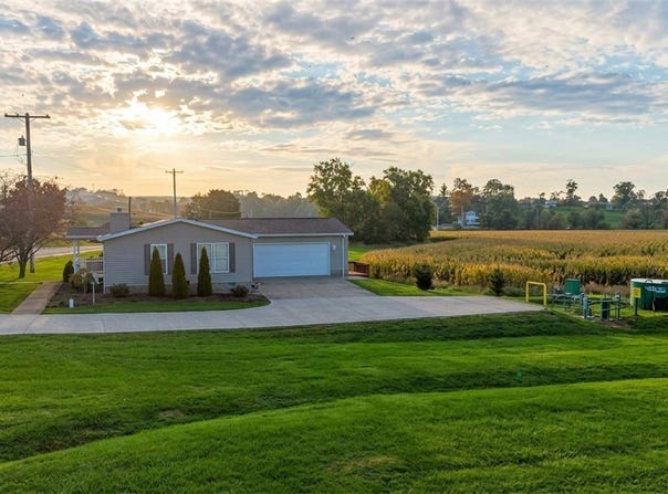 2955 Winklepleck Road NW, Sugarcreek, OH 44681