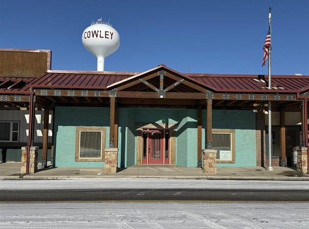 61 E Main St, Cowley, WY 82420