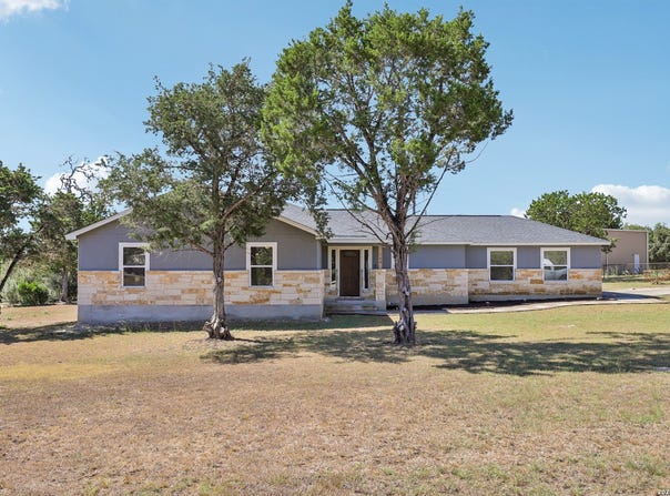 148 OAK BEND DR, Bandera, TX 78003