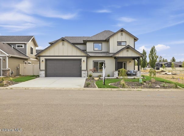 8533 N Avalanche Ln, Hayden, ID 83835
