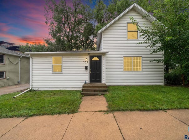 309 E 5th St, Dell Rapids, SD 57022-1611