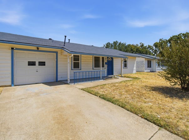 804 Aransas Drive, Euless, TX 76039