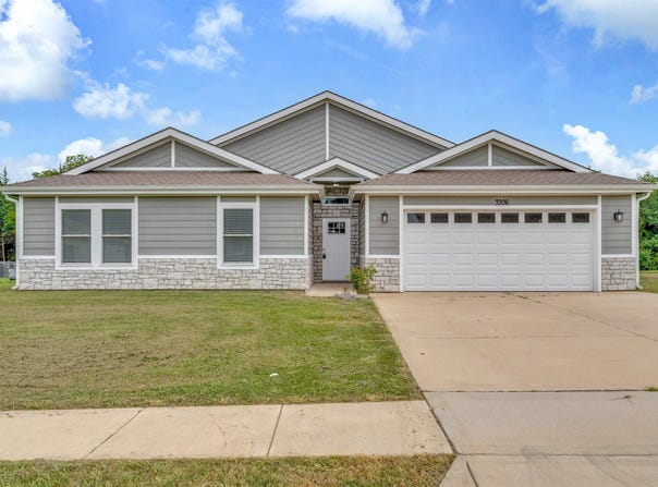 3306 SE Long ST, Topeka, KS 66605