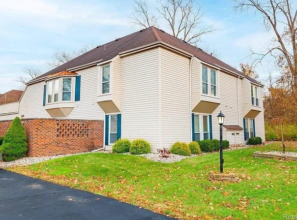8253 COLONY, Grosse Ile, MI 48138