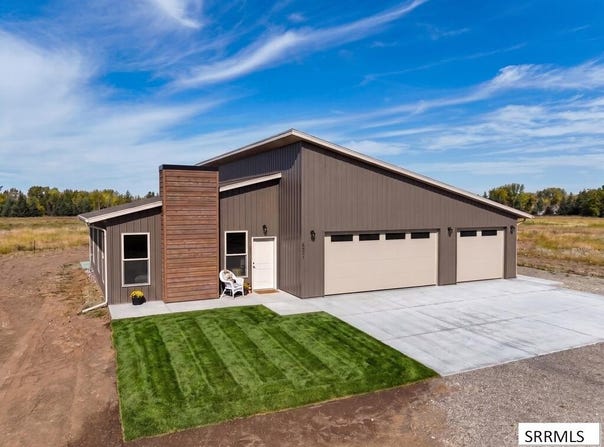 531 N 2565 E, St Anthony, ID 83445
