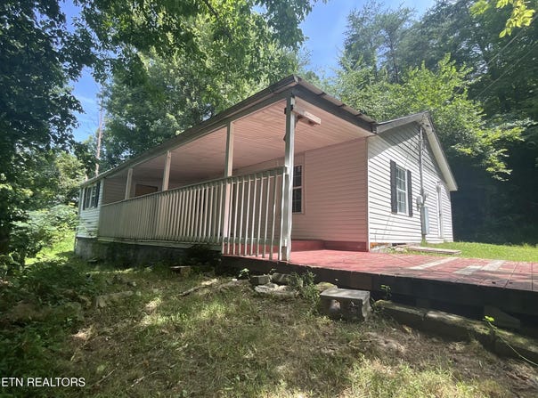 3900 Roberts Rd, Corryton, TN 37721