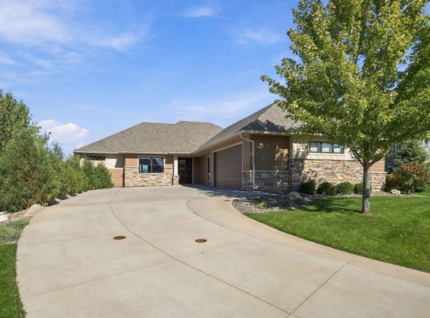 25 Phoebe Lane, North Oaks, MN 55127