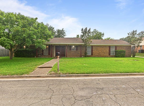 505 Pinewood Lane, Hewitt, TX 76643