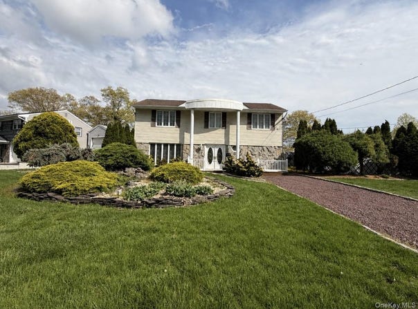 217 Audwin Drive, Islip Terrace, NY 11752