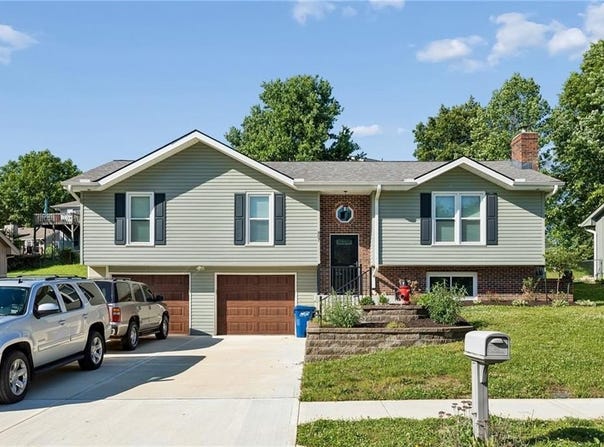 807 E Summit Street, Smithville, MO 64089