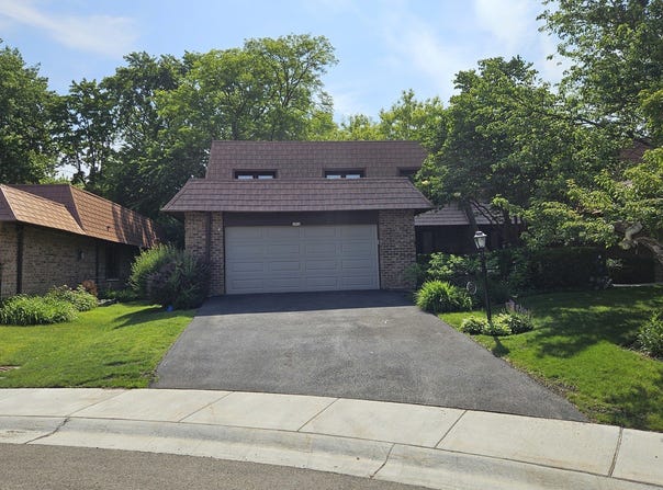 3912 Dundee Road, Northbrook, IL 60062