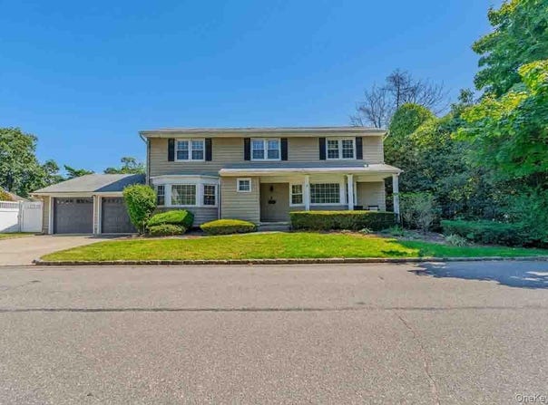 2 Ike Place, Woodmere, NY 11598
