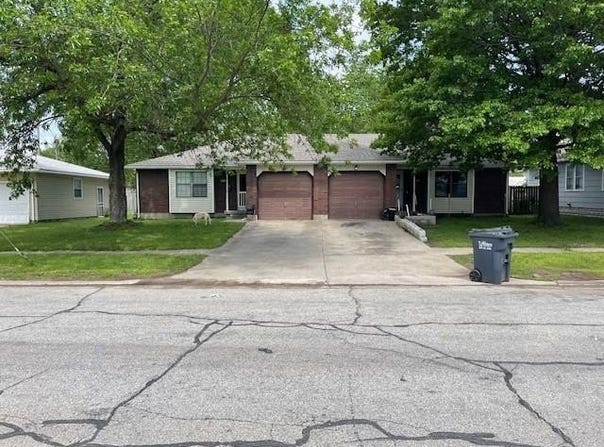 1005 E 7th Street, Pittsburg, KS 66762