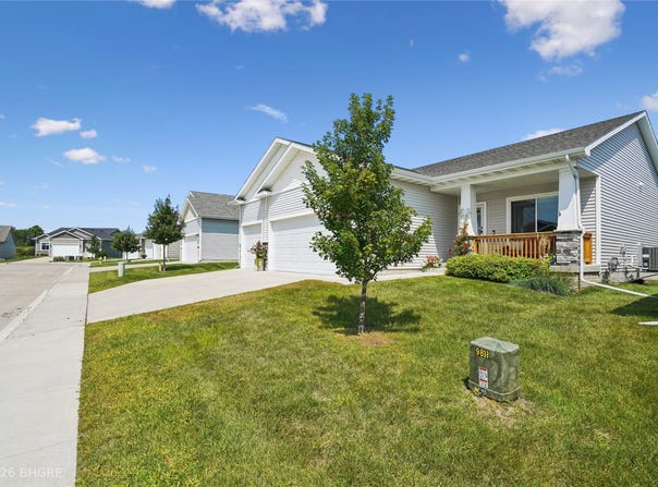 9841 Thorton Drive, Johnston, IA 50131