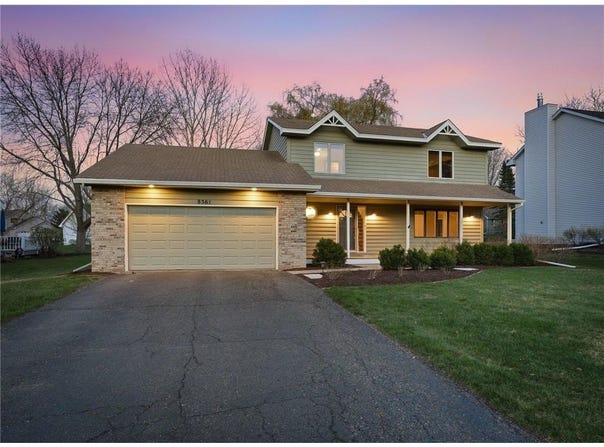 8361 W Lake Drive, Chanhassen, MN 55317