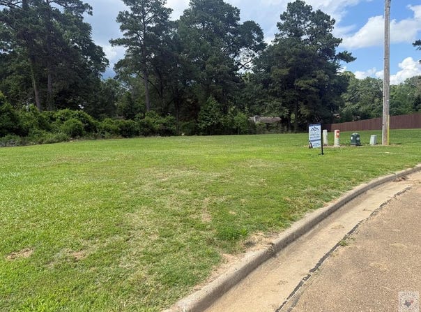1915 Razorback Cir, Texarkana, AR 71854
