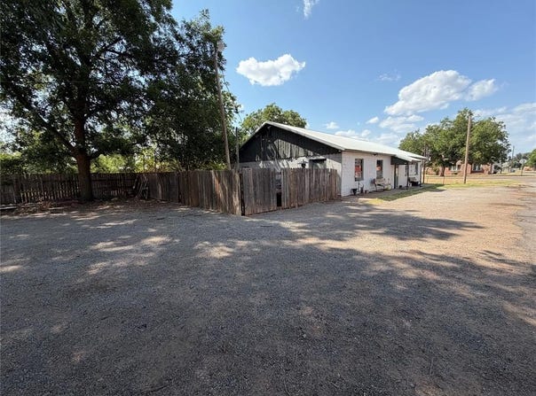 100 S First Street, Cheyenne, OK 73628