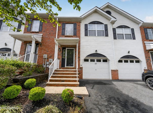 33 Heron Court, Manalapan, NJ 07726