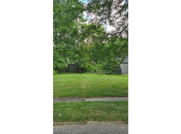 907 Nela View Road, Cleveland Heights, OH 44112