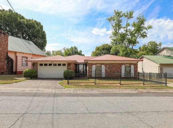 412 & 404 WHITE St, Benton, AR 72015