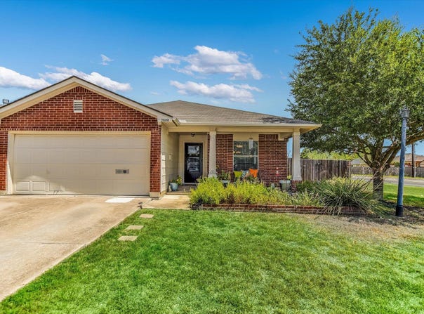 2800 Tyler Ln, Taylor, TX 76574