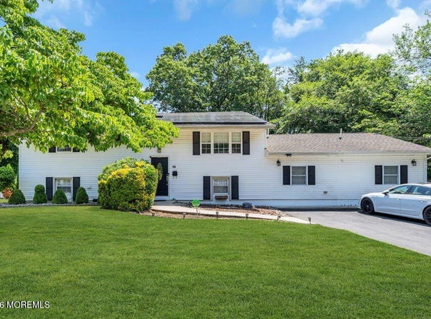 14 Arlington Drive, Howell, NJ 07731