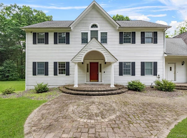 16 Apple Summit Lane, Lagrangeville, NY 12540