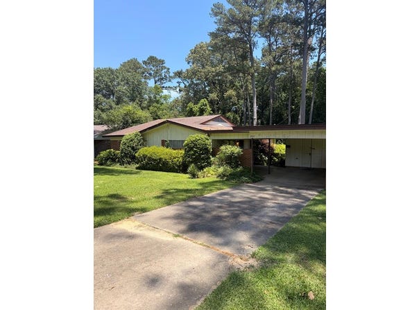 2061 Westwood Acres, LAUREL, MS 39440