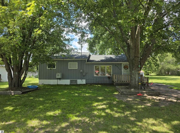 6053 NW Mill, Riverdale, MI 48877