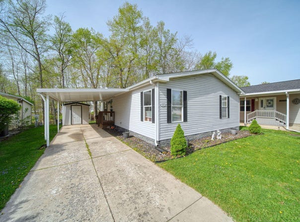 953 Savannah River Drive, Adrian, MI 49221
