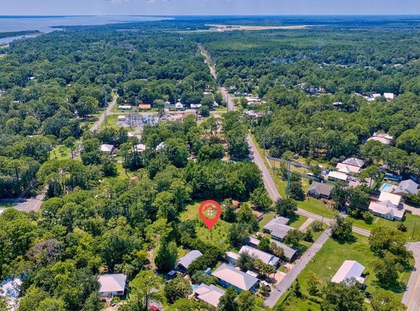 225 B Ave G, Apalachicola, FL 32320
