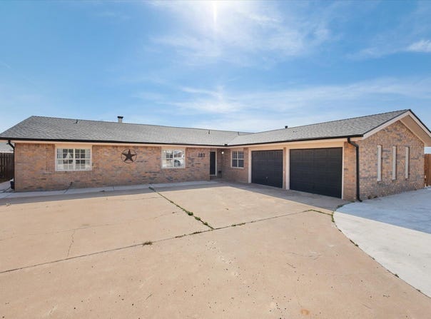 107 Holly Circle, Levelland, TX 79336